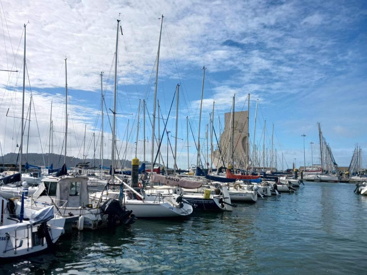 Vintage Sailboat In Belem Otel Lisboa Dış mekan fotoğraf